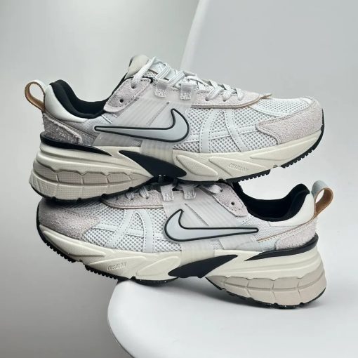 나이키 V2K 런 서밋 화이트 라이트 오어우드 브라운